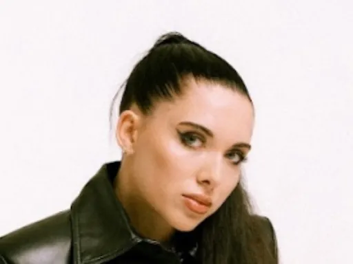 Clara Cuve — ÄGAPĒ Festival 2026 artist